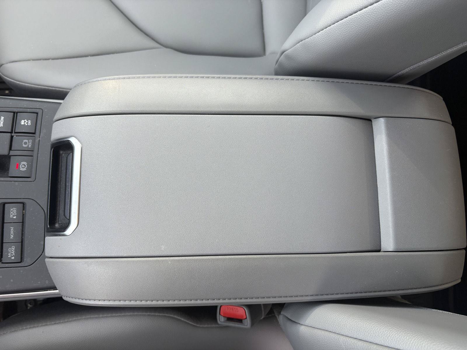 Used 2025 Toyota Highlander XLE AWD/4WD image 14