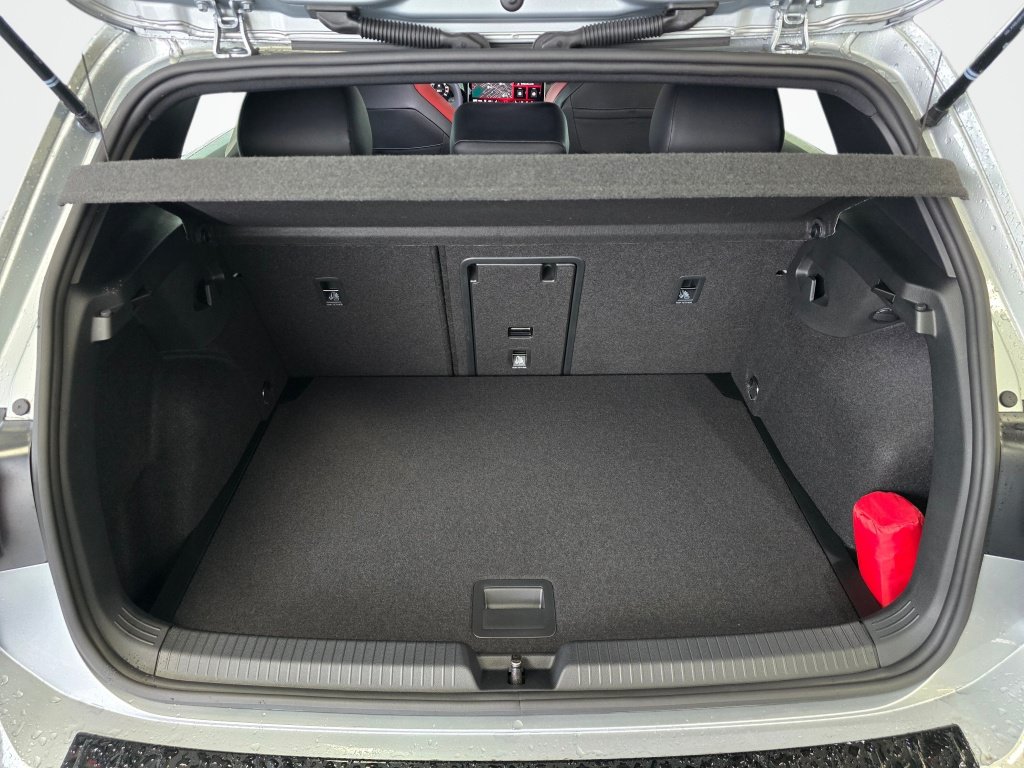 New 2026 Volkswagen GTI SE FWD image 15