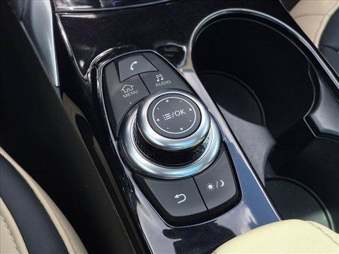 Used 2019 INFINITI QX30 FWD image 15