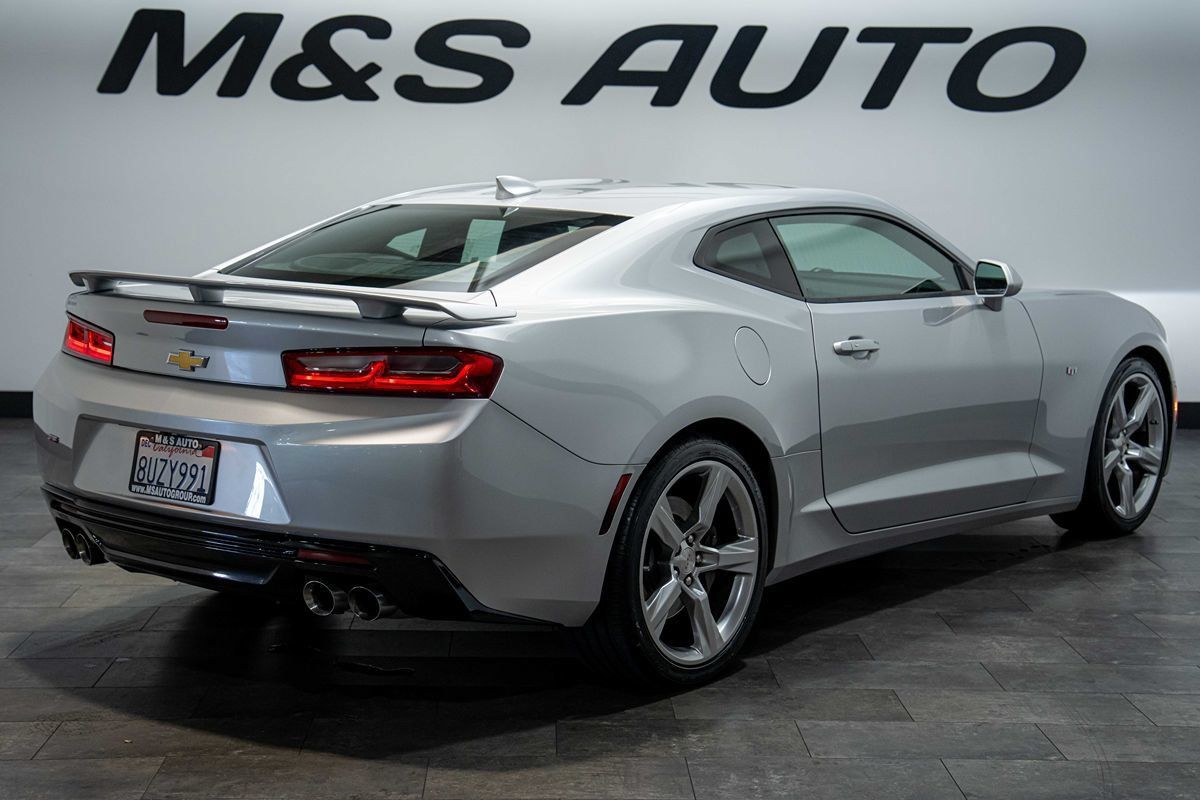 Used 2018 Chevrolet Camaro SS RWD image 2