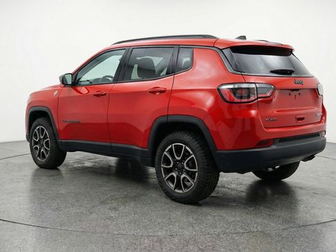 Used 2025 Jeep Compass Trailhawk image 6
