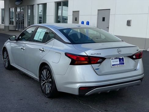 Used 2024 Nissan Altima 2.5 SV image 4
