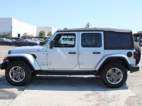 Used 2022 Jeep Wrangler Unlimited Sahara w/ Cold Weather Group AWD/4WD image 7
