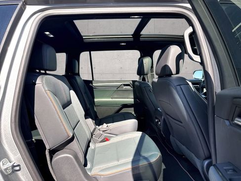 Used 2024 GMC Acadia AT4 w/ Super Cruise Package image 8