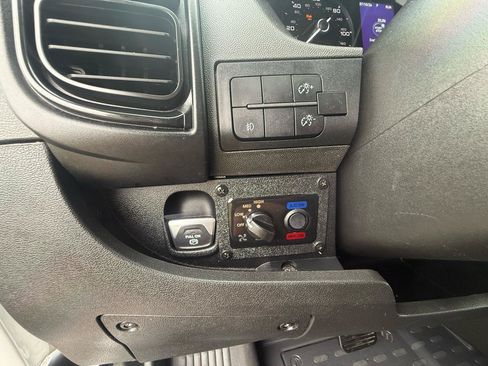 Used 2022 RAM ProMaster 2500 w/ Convenience Group FWD image 21