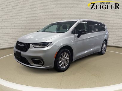 Used 2024 Chrysler Pacifica Touring-L