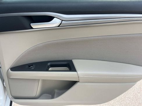 Used 2019 Ford Fusion SE FWD image 22