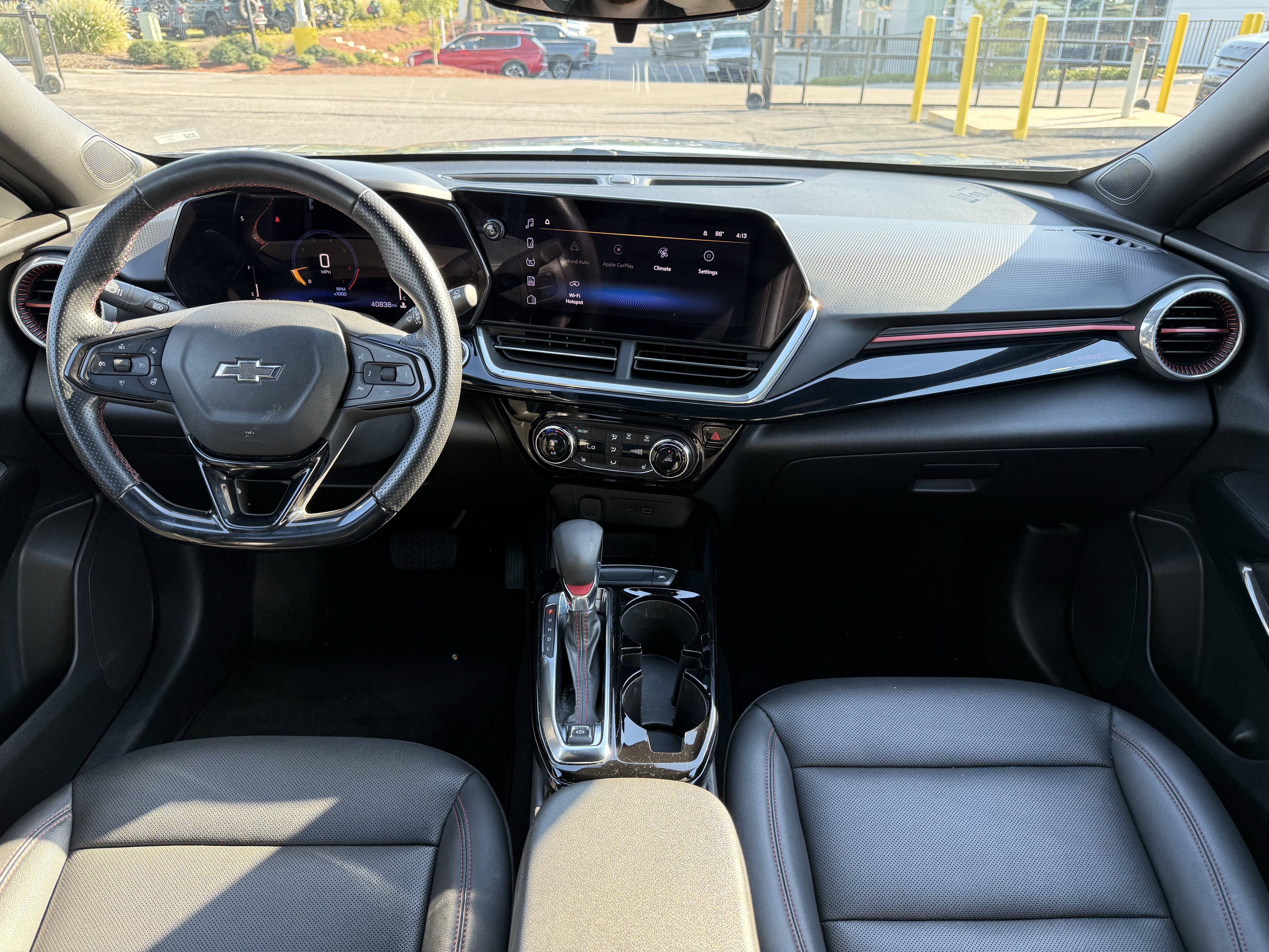 Used 2024 Chevrolet Trax RS FWD image 27