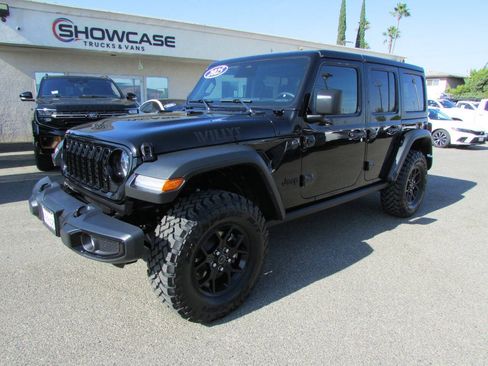 Used 2025 Jeep Wrangler Unlimited Sport AWD/4WD image 4