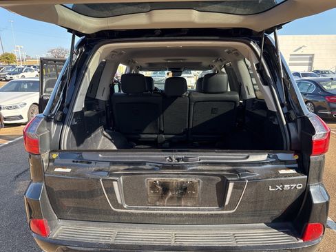 Used 2021 Lexus LX 570 4WD w/ Luxury Package image 11