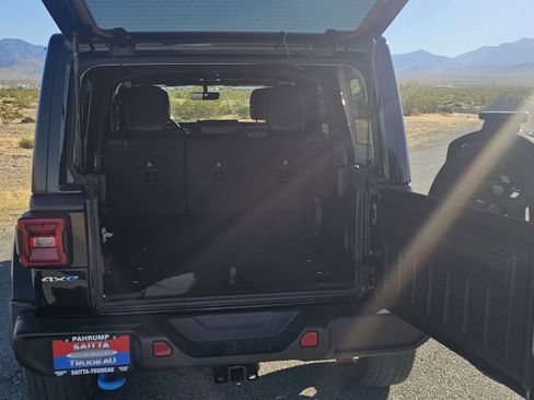 Used 2023 Jeep Wrangler Unlimited Sahara AWD/4WD image 6