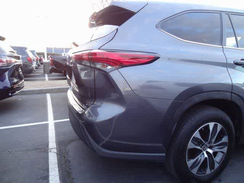 Used 2023 Toyota Highlander XLE image 15