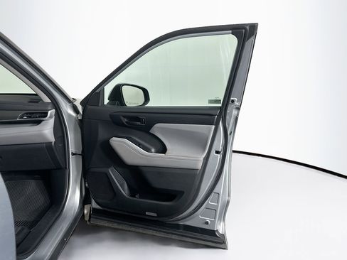 Used 2020 Toyota Highlander L image 33