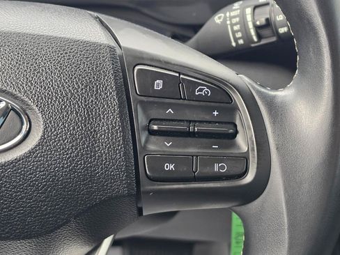 Used 2023 Hyundai Venue SEL FWD image 22