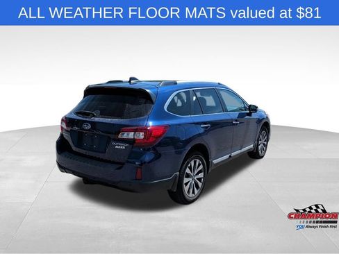 Used 2017 Subaru Outback 2.5i Touring AWD/4WD image 5