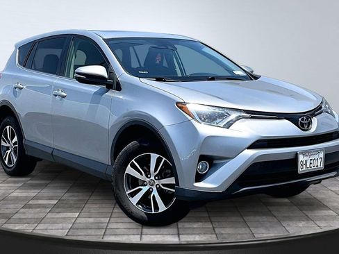 Used 2018 Toyota RAV4 XLE w/ All Weather Liner Package FWD image 37