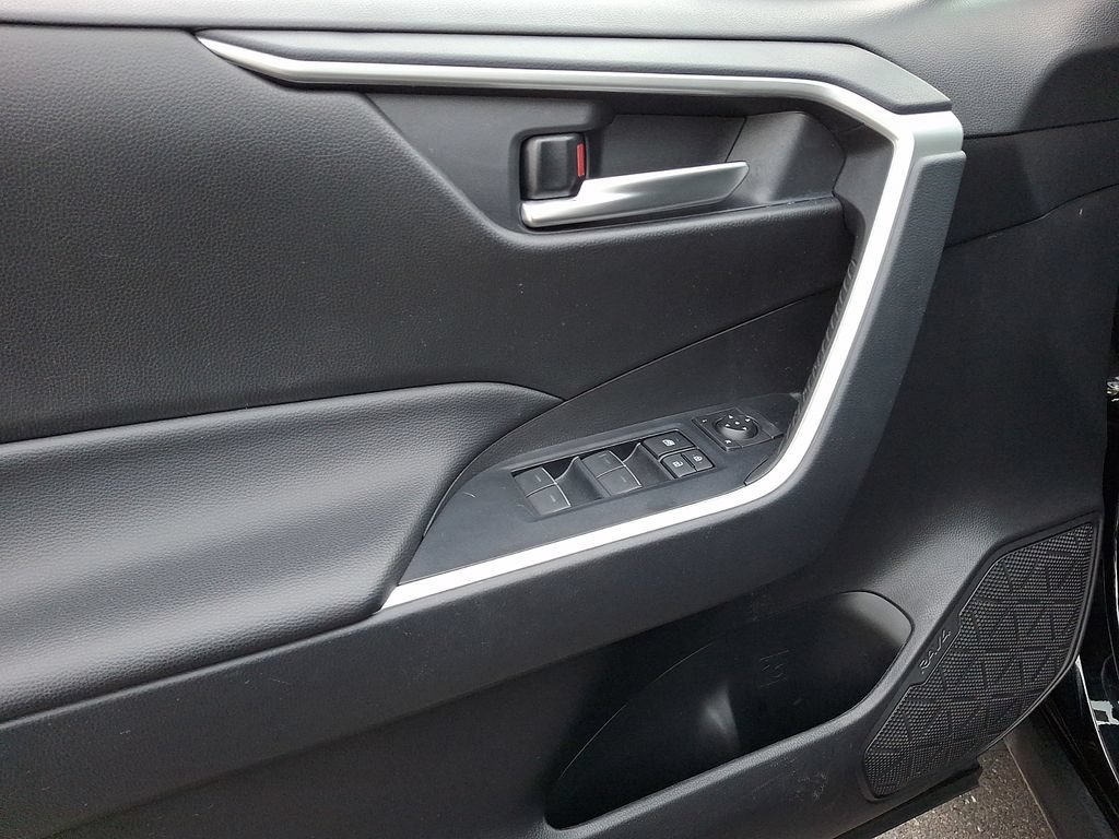 Certified 2025 Toyota RAV4 XLE AWD/4WD image 13