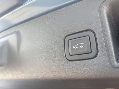 Used 2024 GMC Terrain SLT AWD/4WD image 13