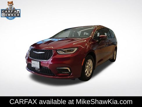 Used 2023 Chrysler Pacifica Touring-L FWD image 1