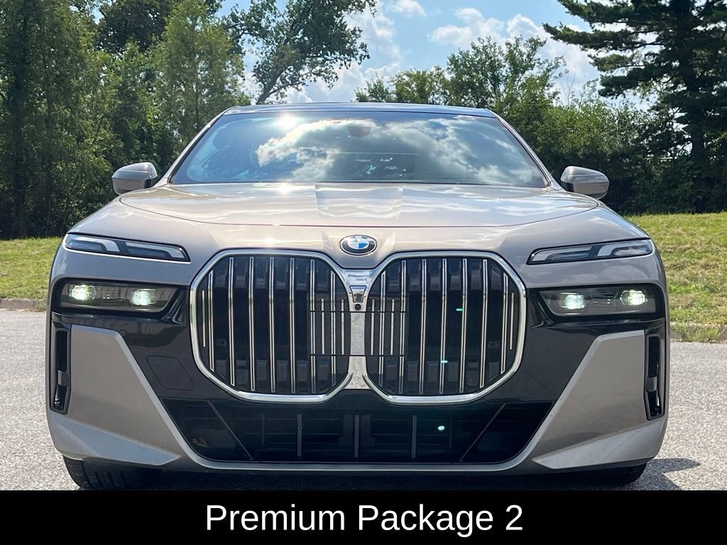 Used 2024 BMW 760i xDrive AWD/4WD image 2