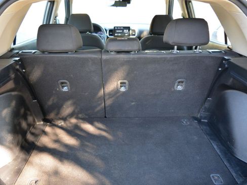 Used 2021 Hyundai Venue SE FWD image 13