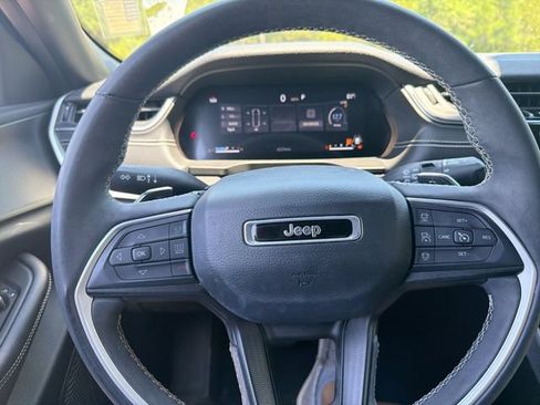 Used 2023 Jeep Grand Cherokee L Laredo AWD/4WD image 17