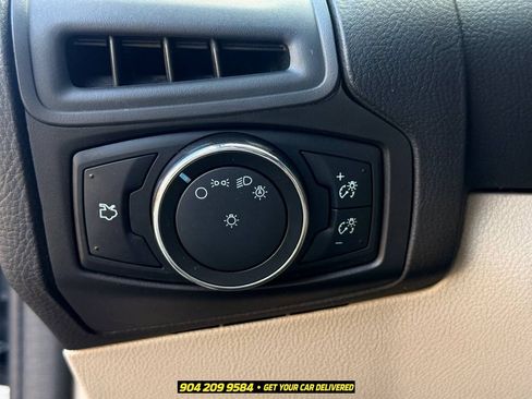 Used 2014 Ford Focus SE FWD image 14