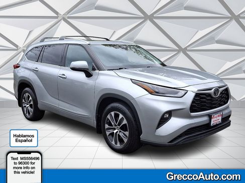 Used 2021 Toyota Highlander XLE AWD/4WD image 1