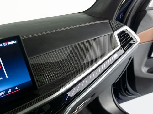 Used 2025 BMW X7 M60i AWD/4WD image 23