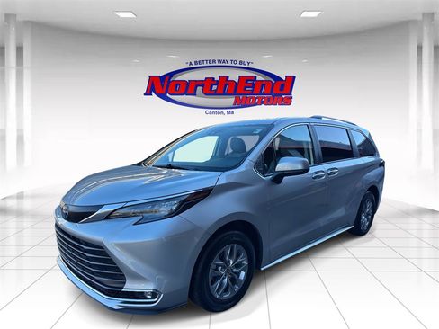 Used 2024 Toyota Sienna XLE image 7