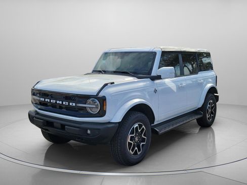New 2025 Ford Bronco Outer Banks image 2