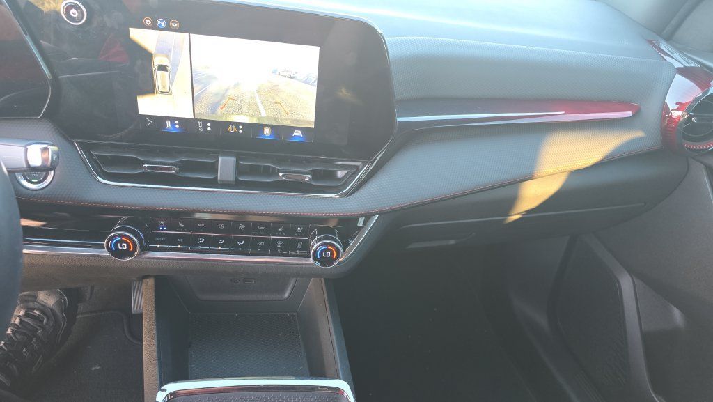 Used 2025 Chevrolet Equinox RS w/ Safety and Technology Package FWD image 24