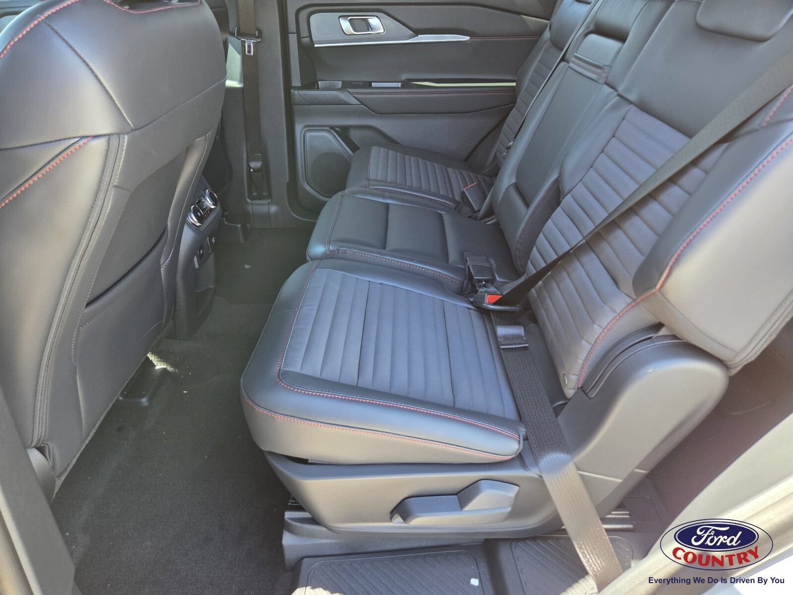 New 2026 Ford Explorer ST-Line w/ ST-Line Street Pack AWD/4WD image 7