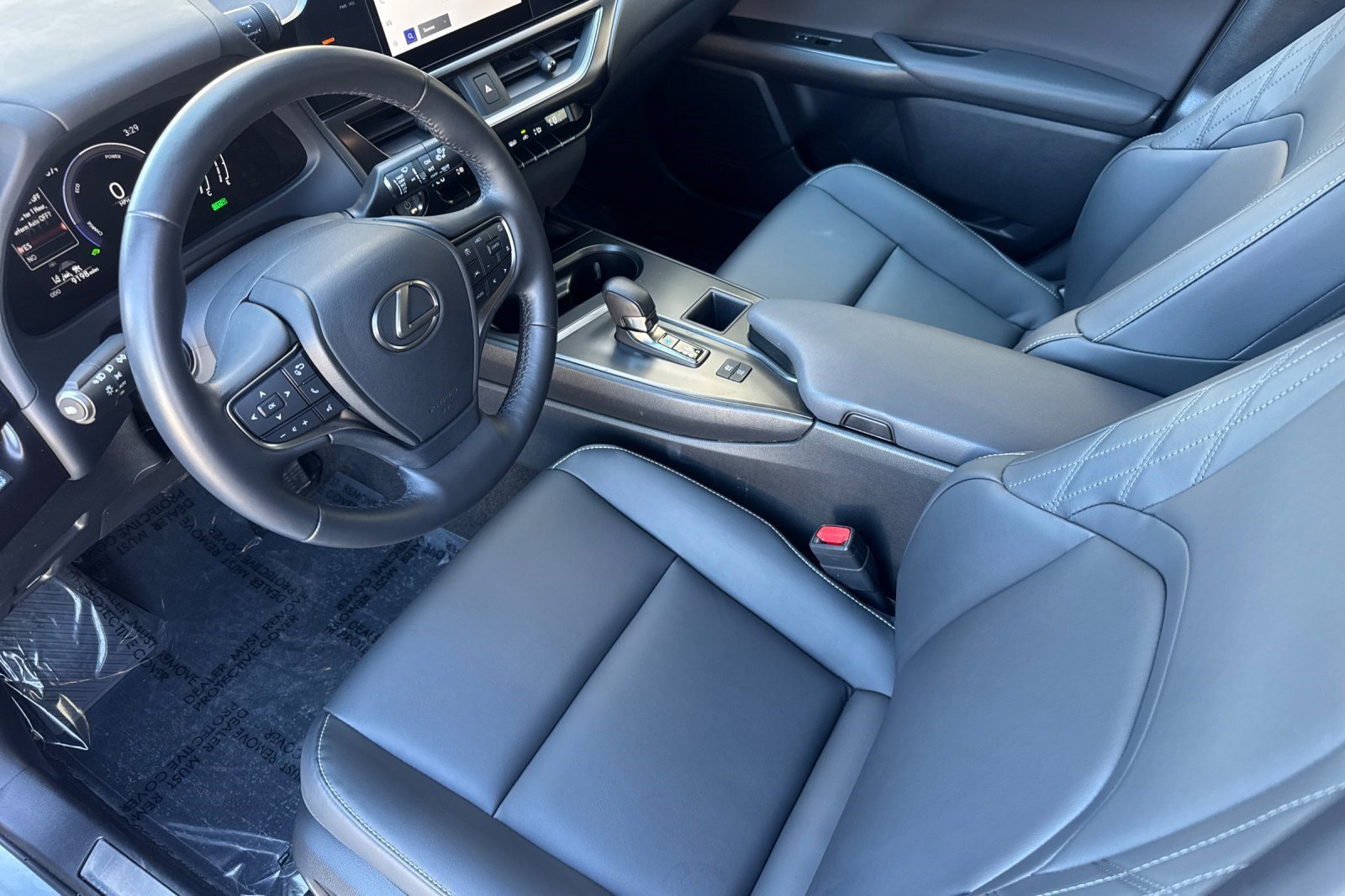 Certified 2025 Lexus UX 300h FWD w/ Accessory Package (Z2) image 4