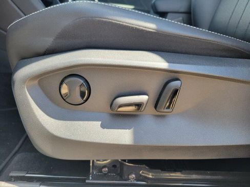 Used 2023 Volkswagen Tiguan SE FWD image 14