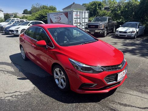 Used 2017 Chevrolet Cruze Premier FWD image 2