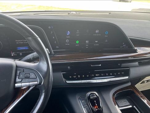 Used 2023 Cadillac Escalade Luxury AWD/4WD image 6