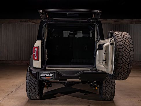 Used 2025 Ford Bronco Badlands image 9