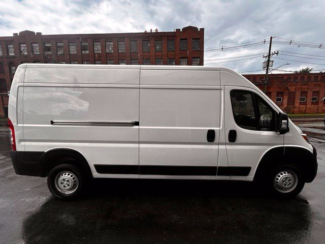 Used 2025 RAM ProMaster 2500 w/ Convenience Group FWD image 4