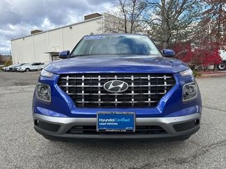 Used 2022 Hyundai Venue SEL video 2