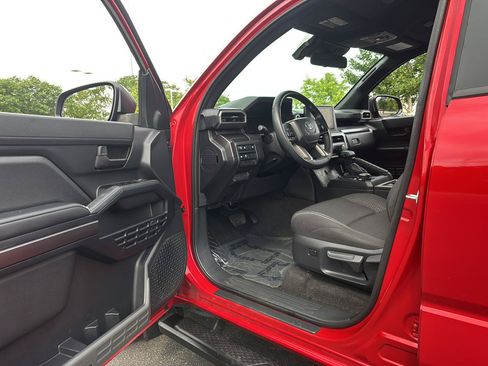 Used 2025 Toyota 4Runner SR5 AWD/4WD image 2