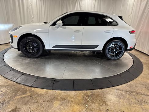Used 2024 Porsche Macan AWD/4WD image 6