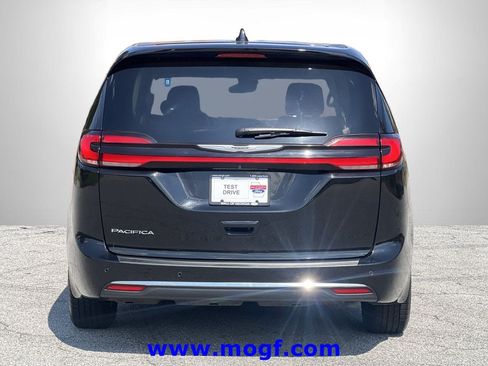 Used 2024 Chrysler Pacifica Touring-L FWD image 27