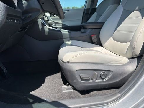 Used 2023 Toyota RAV4 XLE Premium image 14