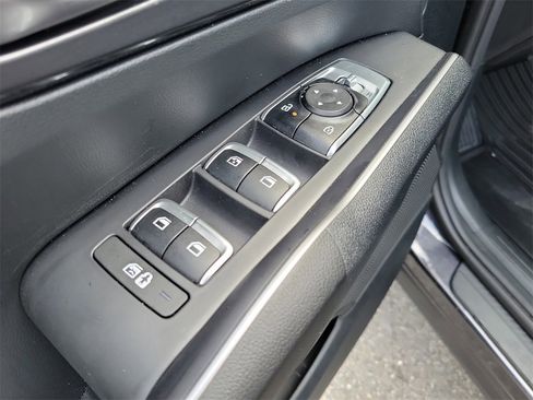 Used 2025 Kia Sorento LX image 22