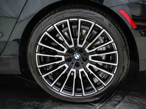 Used 2025 BMW 740i w/ Premium Package RWD image 10
