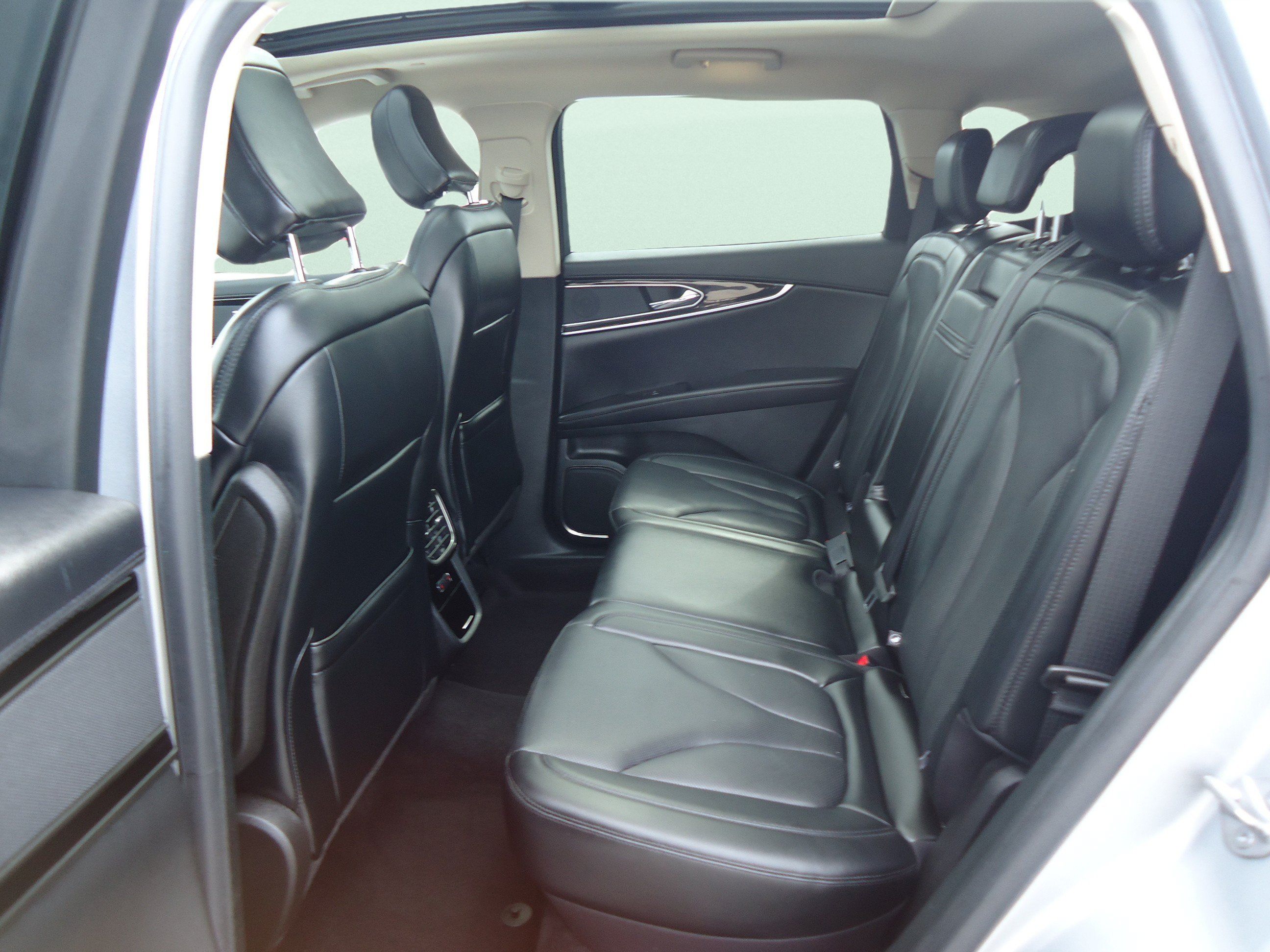 Used 2023 Lincoln Nautilus Reserve AWD/4WD image 28