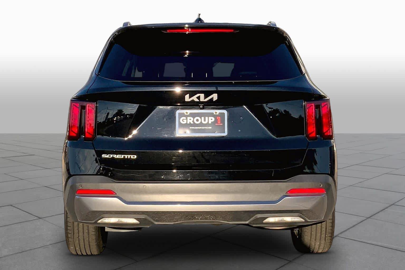 Used 2025 Kia Sorento S w/ Panoramic Sunroof Package FWD image 5