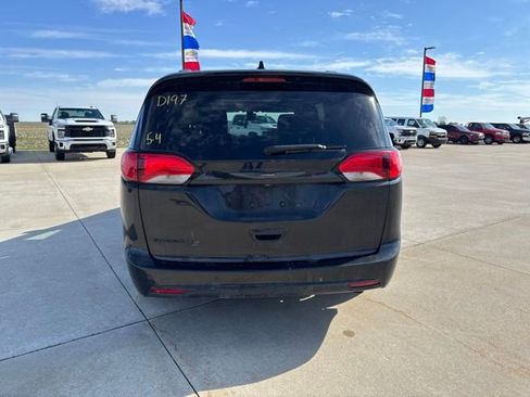 Used 2020 Chrysler Pacifica Touring-L Plus w/ S Appearance Package FWD image 7