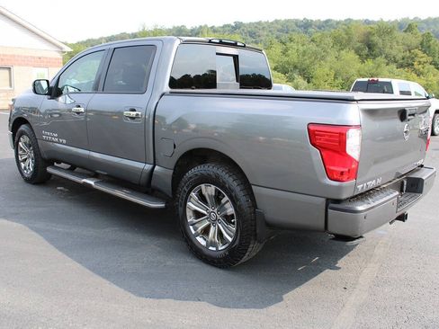 Used 2018 Nissan Titan SV w/ SV Convenience Package AWD/4WD image 4